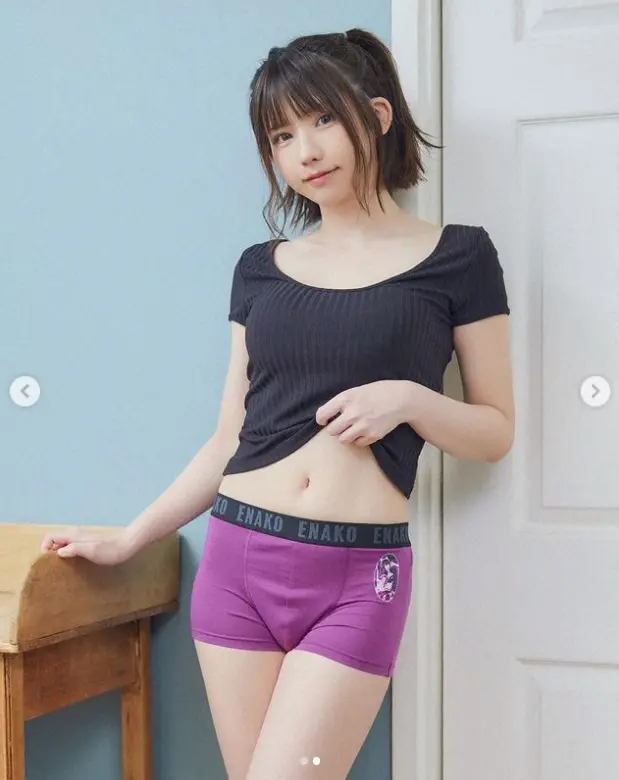 【画像・写真】えなこ　プロデュースのブリーフ姿公開に「これは欲しい」「おお」「履きやすそう」「可愛い」