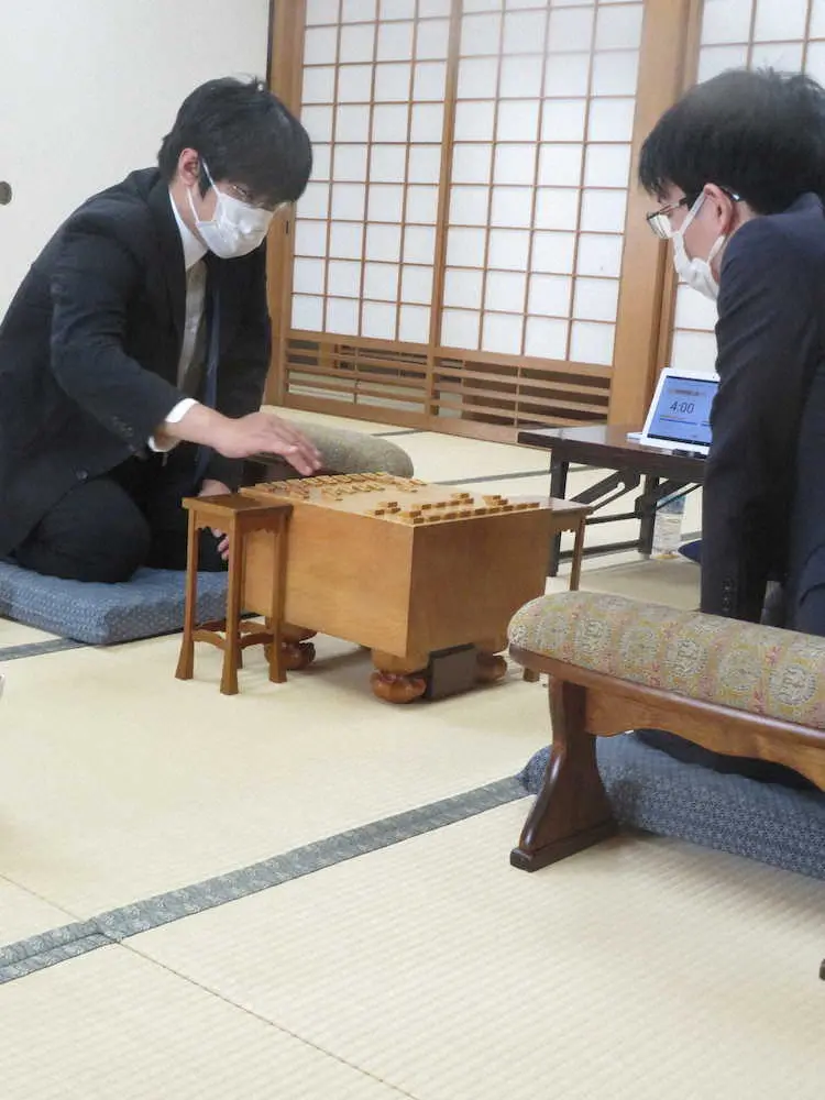 【画像・写真】豊島九段　全勝羽生九段を追う！1敗死守へ、0勝2敗の糸谷八段との王将リーグ3回戦