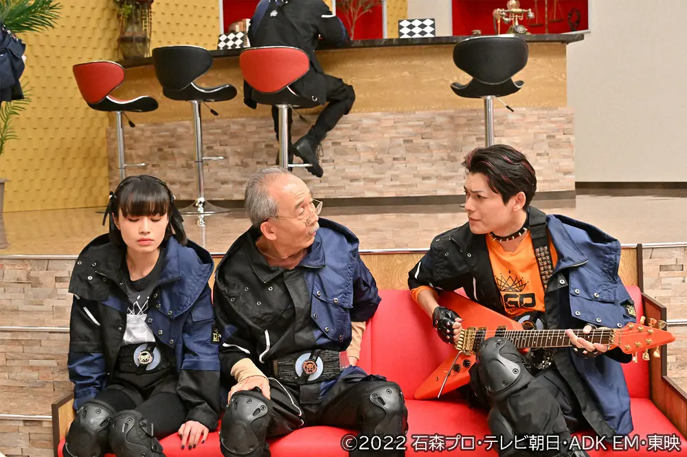 【画像・写真】崎山つばさ「自分の中の少年心が…」　サプライズ出演「仮面ライダーギーツ」で“変身”アピール