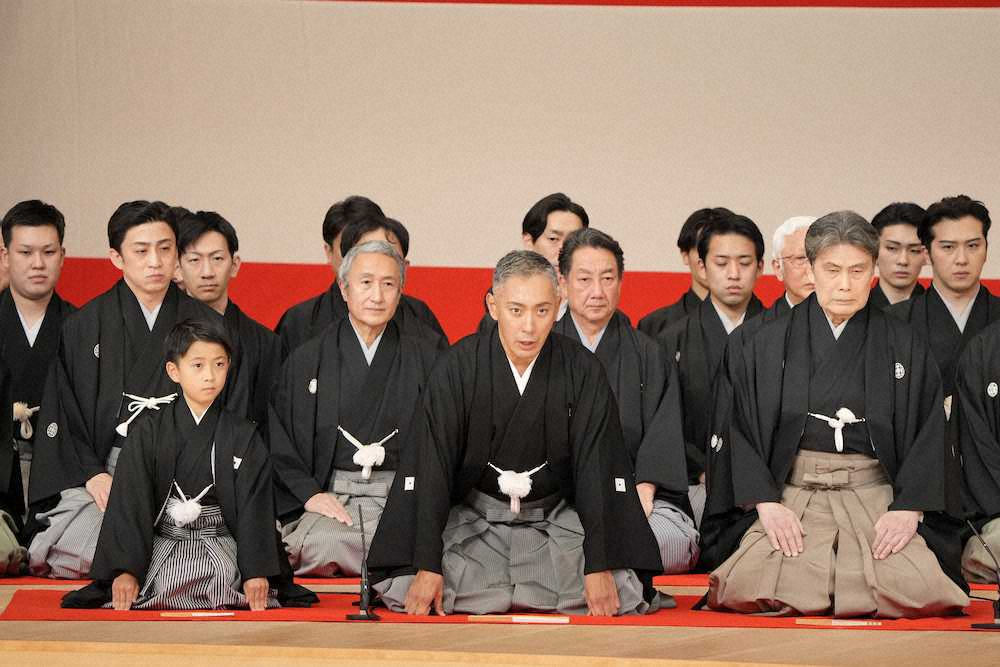 白牡丹花瓶　13代目市川團十郎白猿襲名披露記念歌舞伎座特別公演の記念品