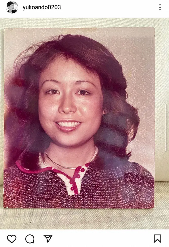 【画像・写真】安藤優子氏　ジミーチュウのニーハイブーツ姿披露　留学帰りの「衝撃の丸さ!?」写真も投稿