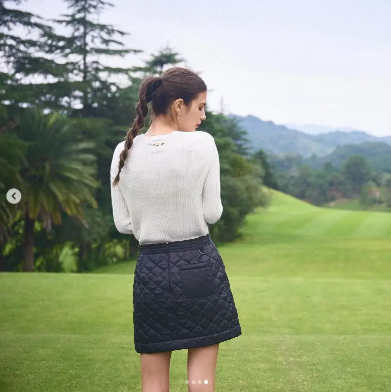【画像・写真】マギー　“ほっかほか”ミニスカ姿披露に「美脚」「スタイリッシュで可愛い」「カッケー」