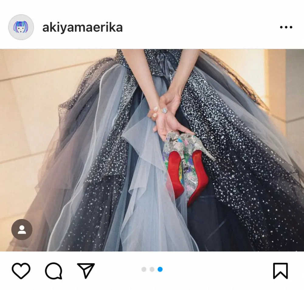 【画像・写真】粗品の妻、秋山衣梨佳　披露宴での家族3人ケーキ入刀ショットに「こんな幸せな写真最高」「素敵すぎて涙」