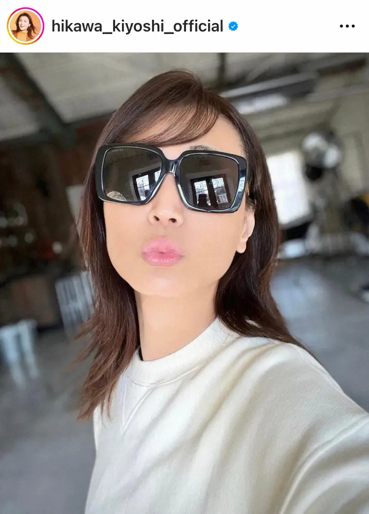 【画像・写真】氷川きよし　「忙しくて目が回る」トレーナー＆ジーンズの足長ショット公開　キス顔のサービスショットも