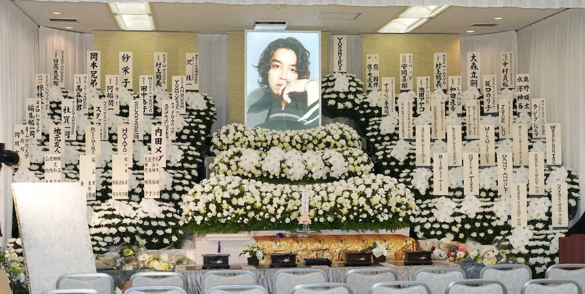 【画像・写真】YOSHIさん告別式でYOSHIKIが見せた涙　「世界を獲ろう」思い背負って世界へ羽ばたく