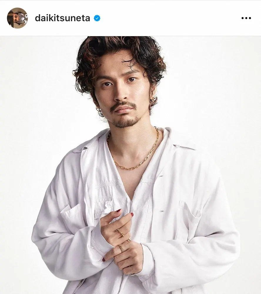 【画像・写真】King Gnu常田大希、大胆イメチェン「ヤバすぎ」「これは本物のイケメンじゃないとできないやつ…」