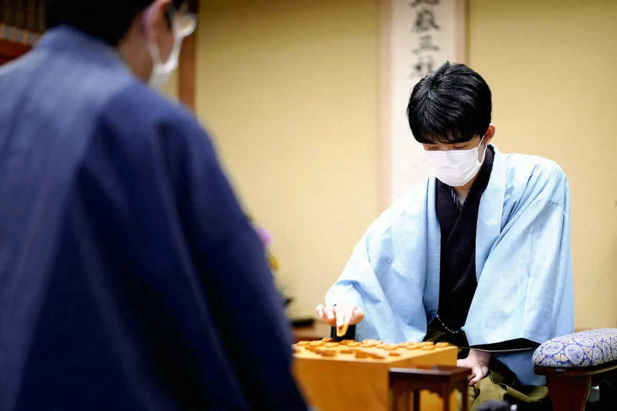 【画像・写真】藤井竜王　第5局2日目昼休前の端角は広瀬八段の飛車、銀、王を射程に　勝てば初防衛で夕刻決着見通し
