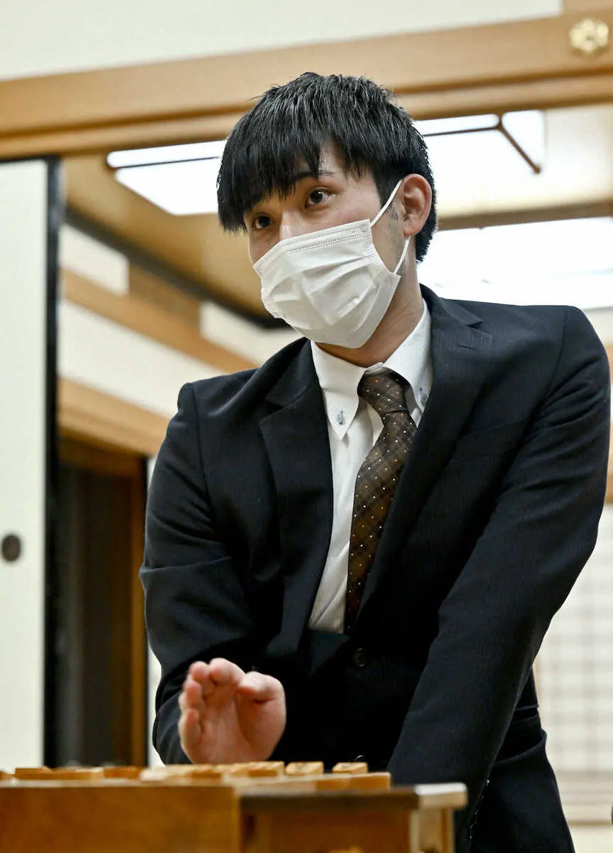 【画像・写真】アマ強豪・小山怜央さん　白星スタート「内容が大事と思っていた」棋士編入試験5番勝負