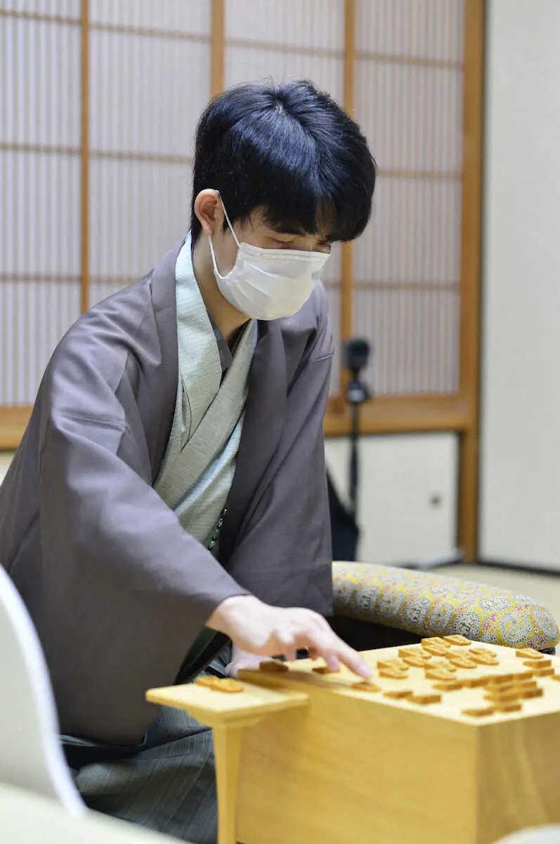 【画像・写真】藤井竜王　2日目再開早々に強手　飛車を差し出し、攻防の角に広瀬八段との第6局の命運を託す