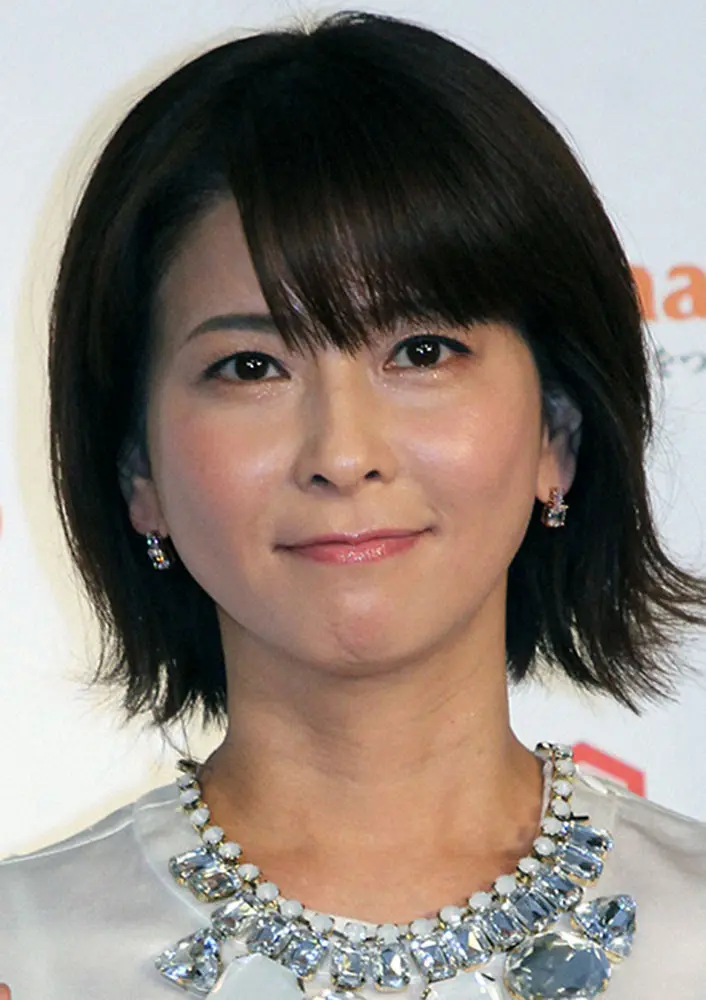 【画像・写真】森高千里　赤のミニスカで乃木坂46と共演も「違和感無い」「いつになったらオバさんになるの」の声
