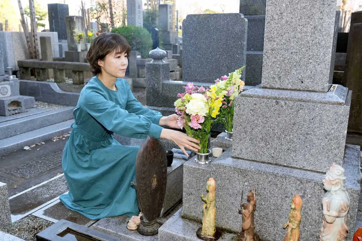 【画像・写真】水森かおりが20年連続のNHK紅白歌合戦出場を恩人の墓前に報告　活動休止する氷川きよしにエール