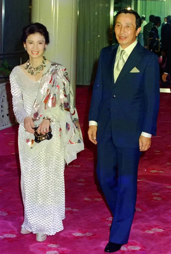 1987年、郷ひろみ、二谷友里恵の結婚披露宴に出席した、江原真二郎さんと中原ひとみ夫妻
