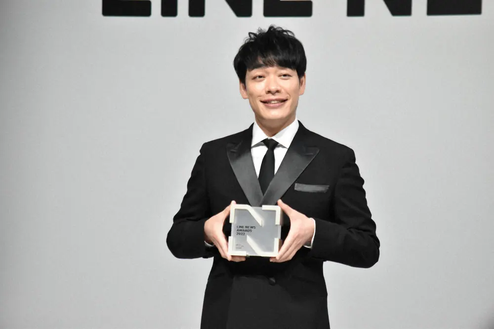 ＜LINE NEWS AWARDS 2022＞芸人・タレント部門を受賞した麒麟・川島明