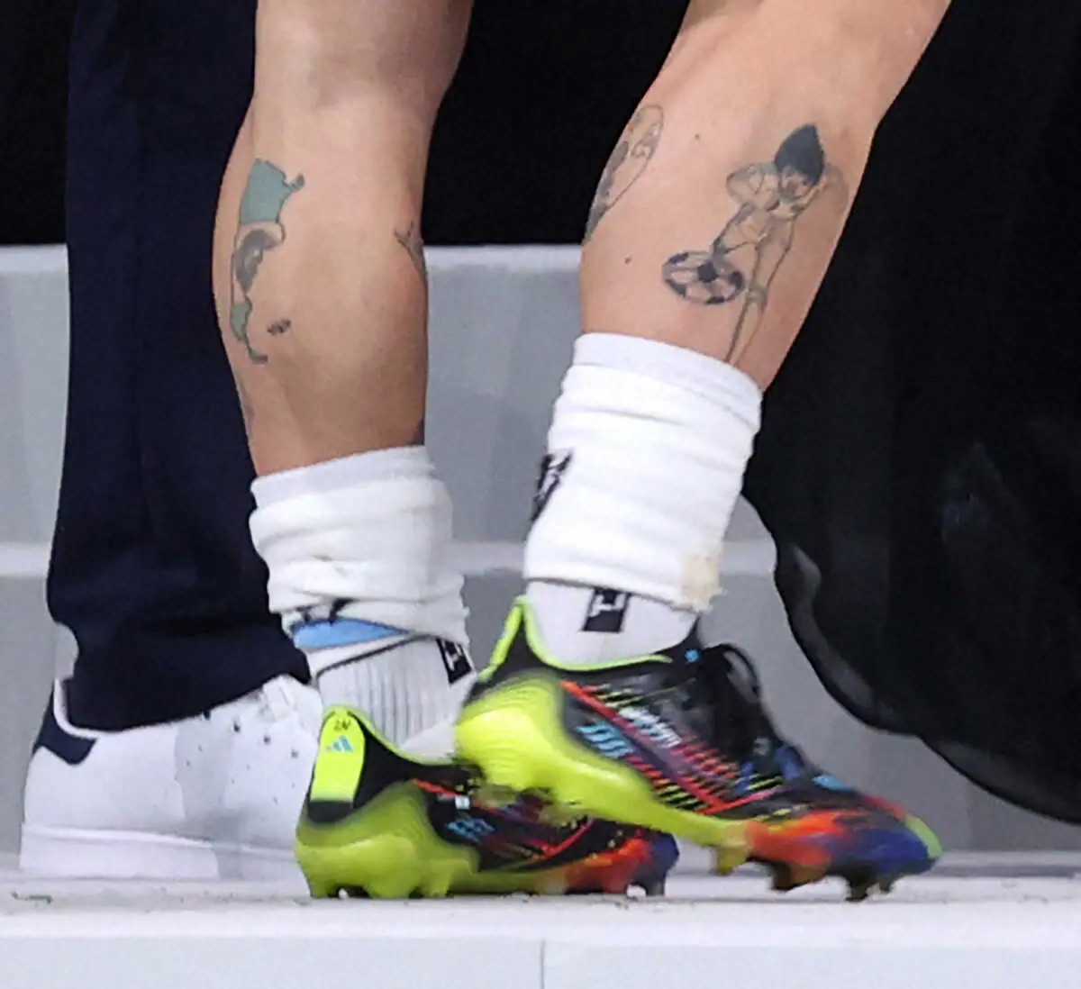 両足にキャプ翼 ピカチュウのタトゥー アルゼンチンmfゴメスの 日本びいき ぶりが話題 スポニチ Sponichi Annex 芸能