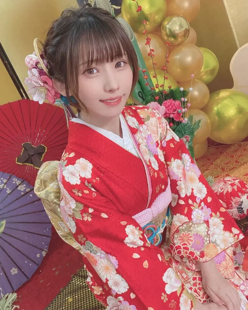 【画像・写真】えなこ　元日に艶やかな振袖姿公開に「それにしても…きれかわ」「めっちゃ似合ってる」
