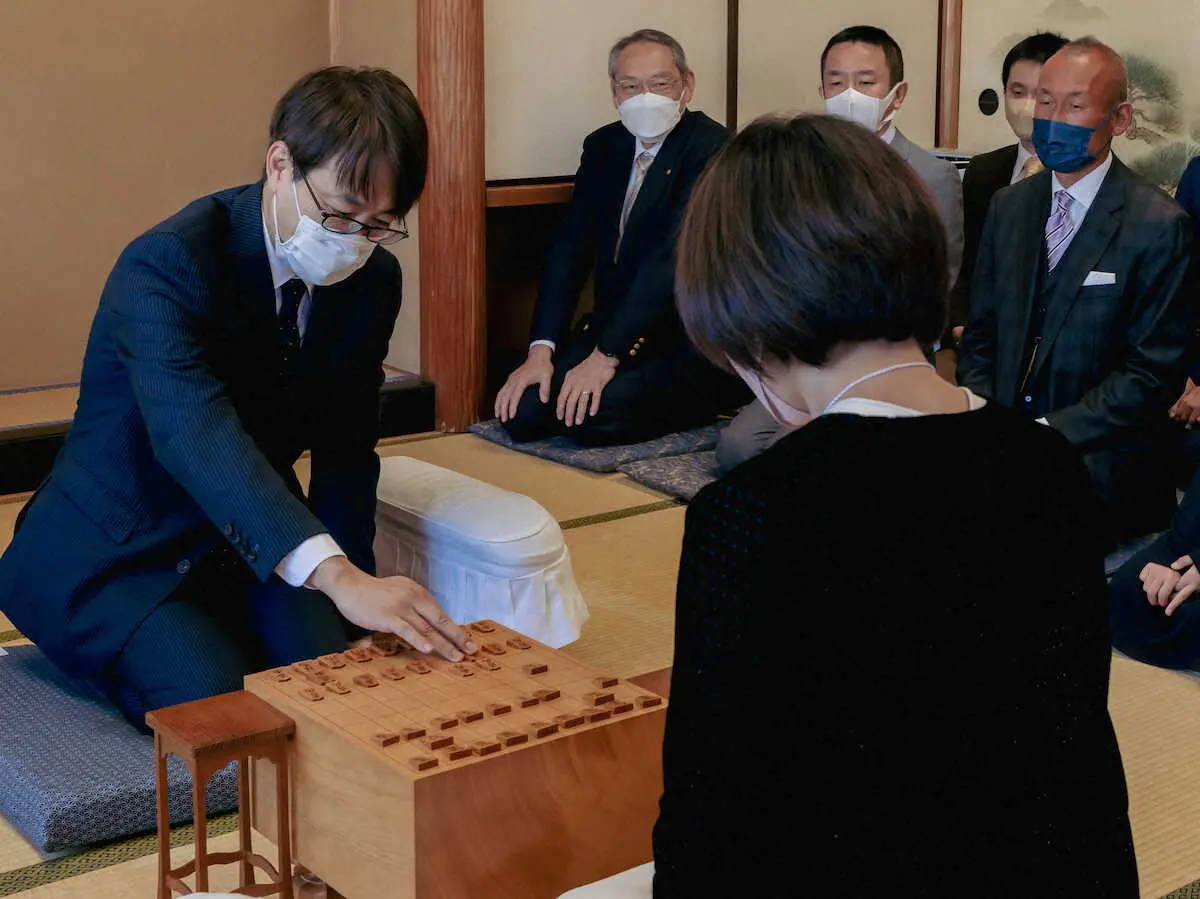 【画像・写真】勝負の“時”は…藤井王将「リード奪って一気に寄せる」中盤、羽生九段は「復活マジック」終盤