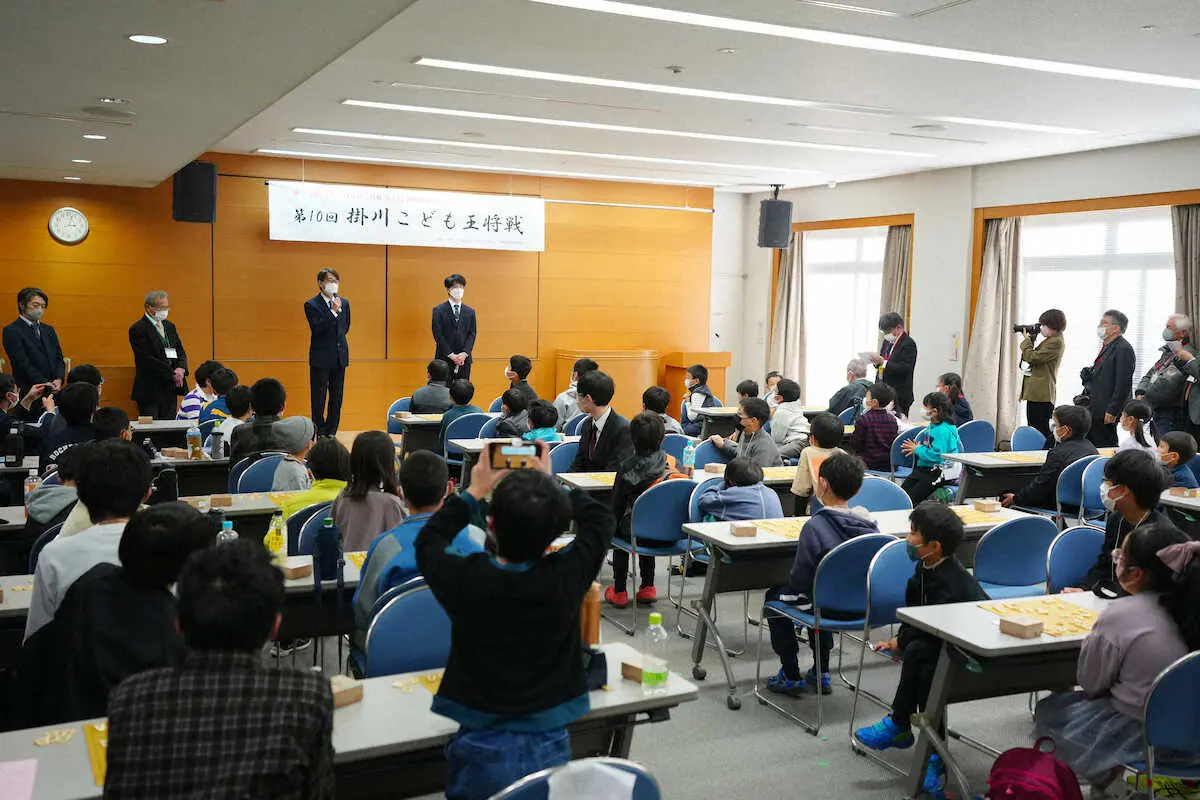 【画像・写真】藤井王将、羽生九段がこども王将戦を視察に笑顔　王将戦は8日開幕