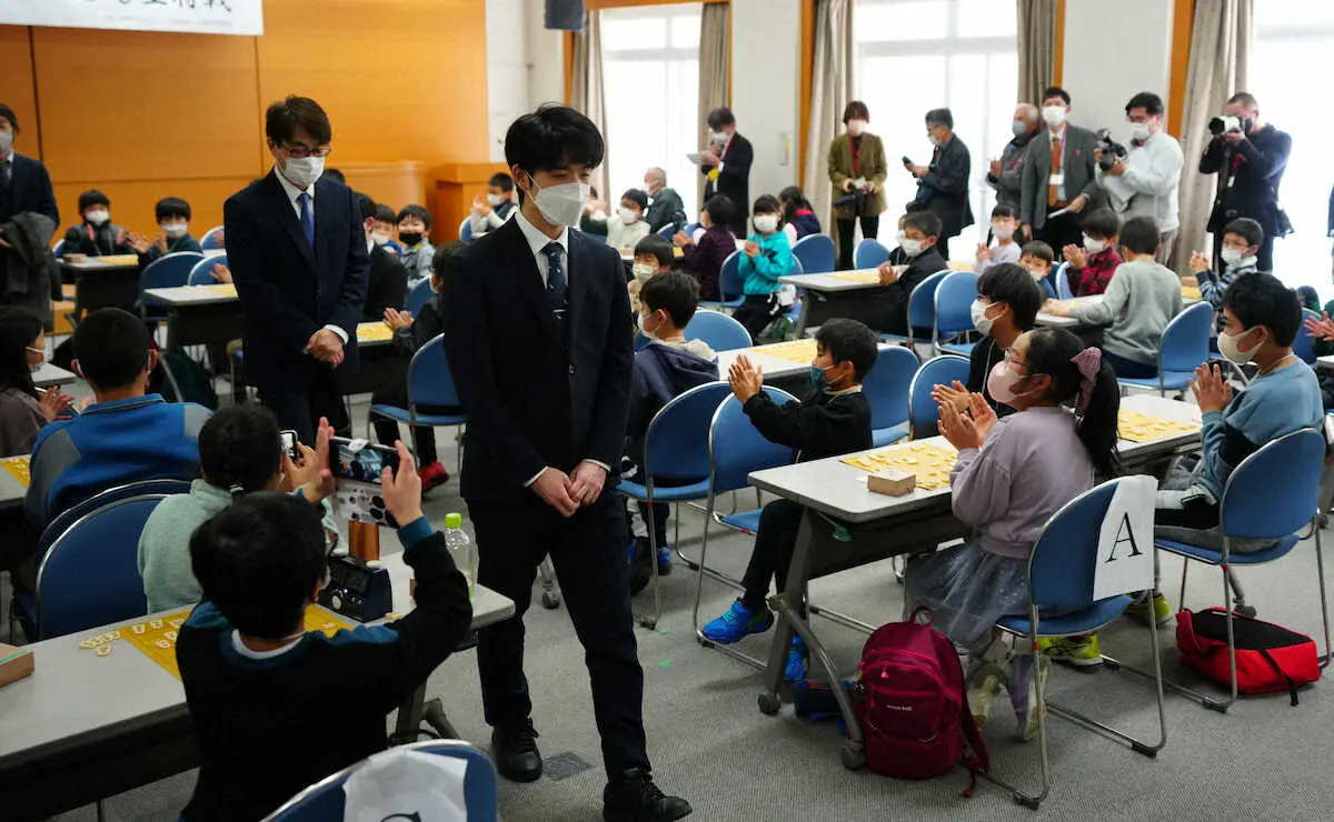 【画像・写真】藤井王将＆羽生九段、棋界の未来担う存在にエール　「皆さんが楽しんで将棋を指している姿がうれしい」