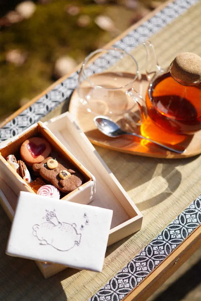 【画像・写真】王将戦・午前のおやつ　羽生九段は王将戦のための特別クッキー　詰め合わせを入れた「箱」も食べられる！？