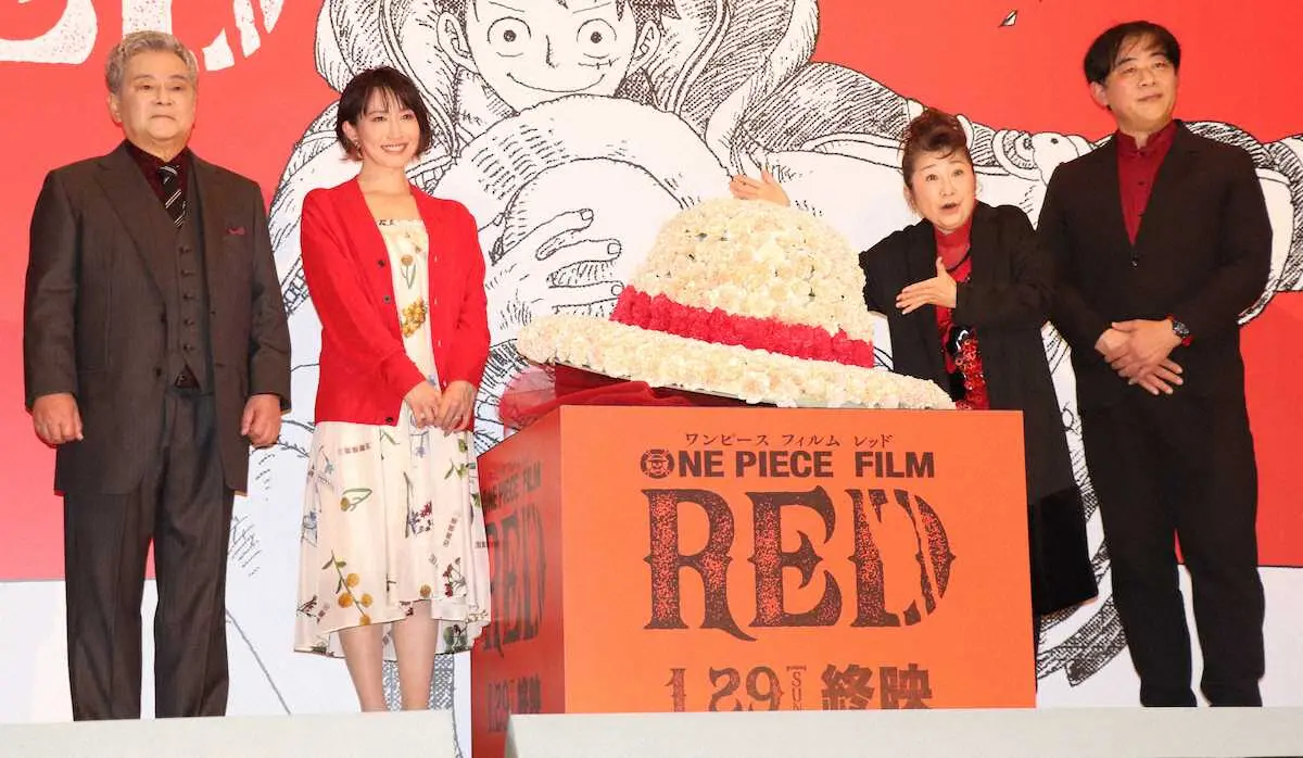 アニメ映画「ONE　PIECE　FILM　RED」の舞台あいさつに登壇した（左から）池田秀一、名塚佳織、田中真弓、谷口悟朗氏
