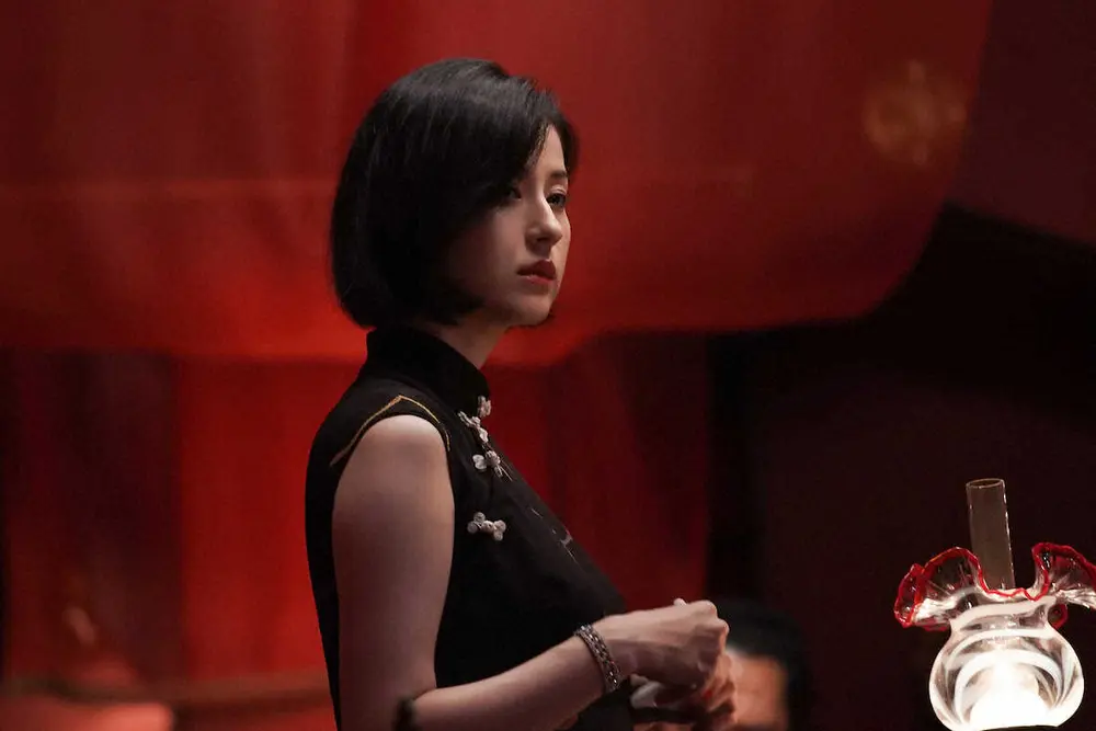 【画像・写真】松本若菜　妖艶さを指先の動きで表現　ドラマ「探偵ロマンス」で秘密倶楽部女主人役