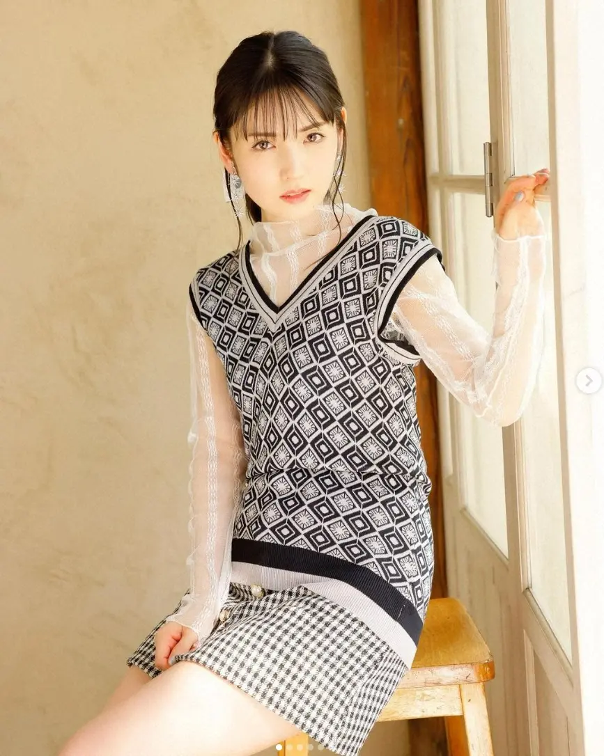 【画像・写真】道重さゆみ　“生脚ミニスカ”芸能生活20周年報告に「永遠の天使」「生脚　綺麗だね」「カワイイ」