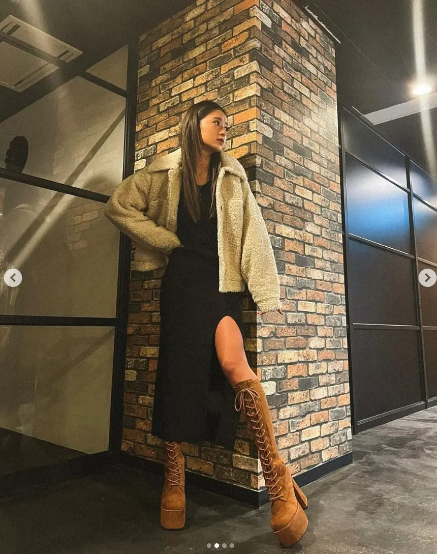 【画像・写真】みちょぱ　“ちゃんと出すとこ出すよ”太腿ショット公開に「セクシー」「もっと出してもらっても」