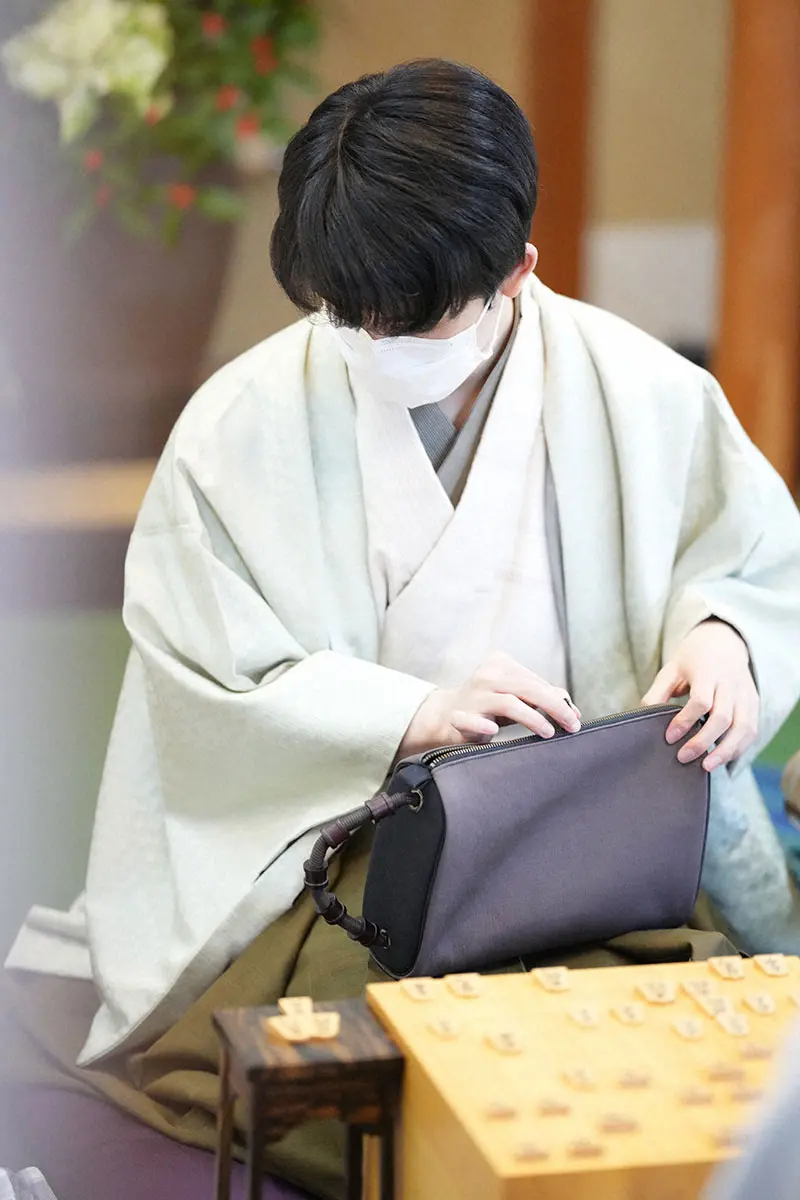 【画像・写真】シャンプーハットてつじ「丸二日、1人で戦うって…」王将戦で驚いた藤井聡太王将の持ち物とは…