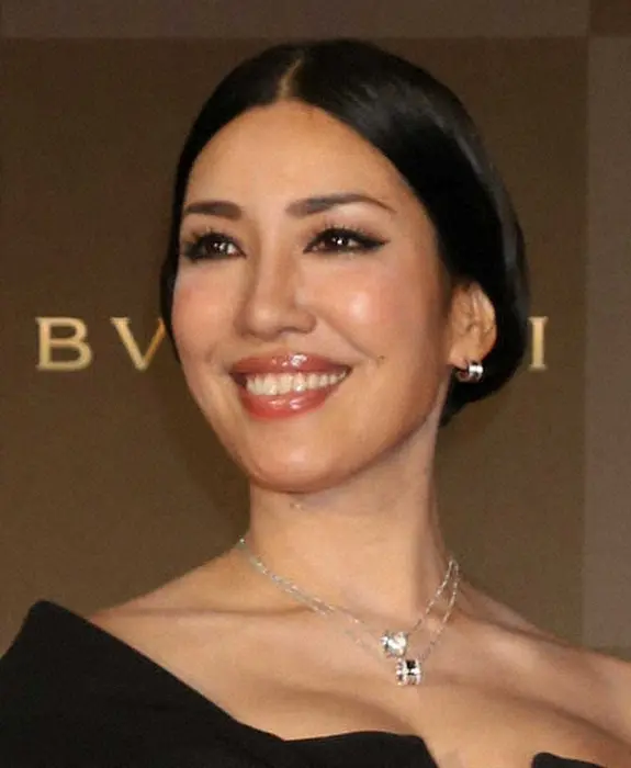 【画像・写真】最後はキス連発！　アンミカが自身のファッションをけなされるも”口げんか最強男”に勝利　