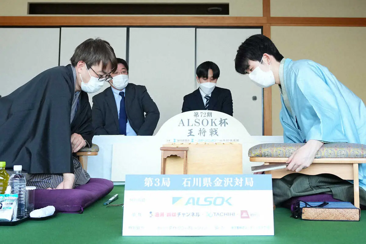 【画像・写真】王将戦第3局　羽生九段が50手目を封じる　消費時間は藤井王将3時間59分、羽生九段3時40分