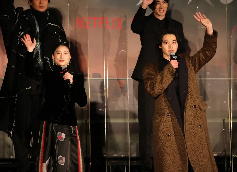 【画像・写真】土屋太鳳　山崎賢人とかつての撮影オフショット公開　「学園もの」共演で「相談した」こと明かす