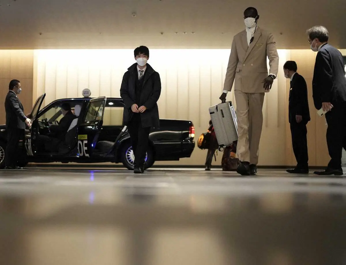 【画像・写真】【王将戦】第4局へ藤井王将、羽生九段が対局場検分　藤井王将は部屋の温度に要望