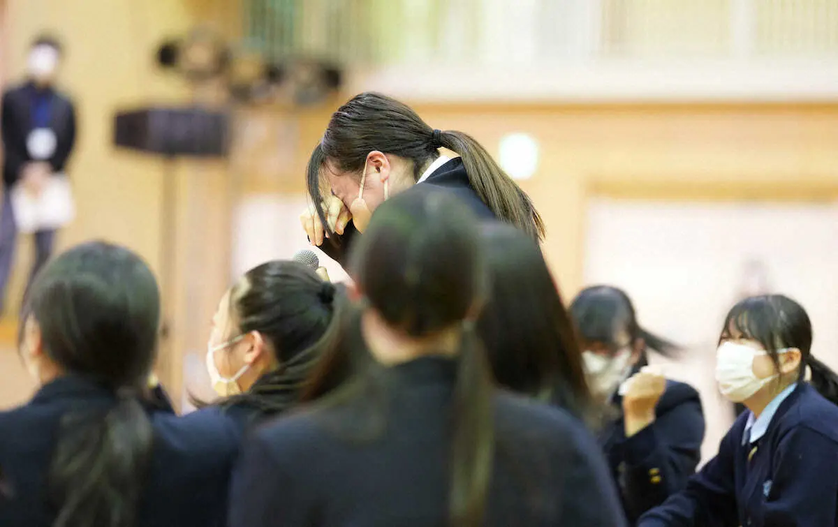 【画像・写真】なにわ男子・高橋恭平くんが甘すぎる。都立高校にサプライズ登場　「大好きだよ」に生徒は膝から崩れ落ち…