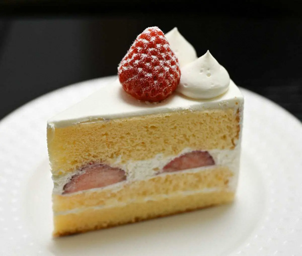 【画像・写真】藤井王将「生チョコロールケーキ」渡辺棋王は「イチゴショートケーキ」　棋王戦第2局のおやつは