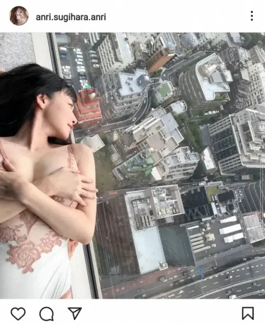 【画像・写真】杉原杏璃　“いってらっしゃーーーーい”ショット公開に「こんな格好で…」「うーわすごい」「素敵」