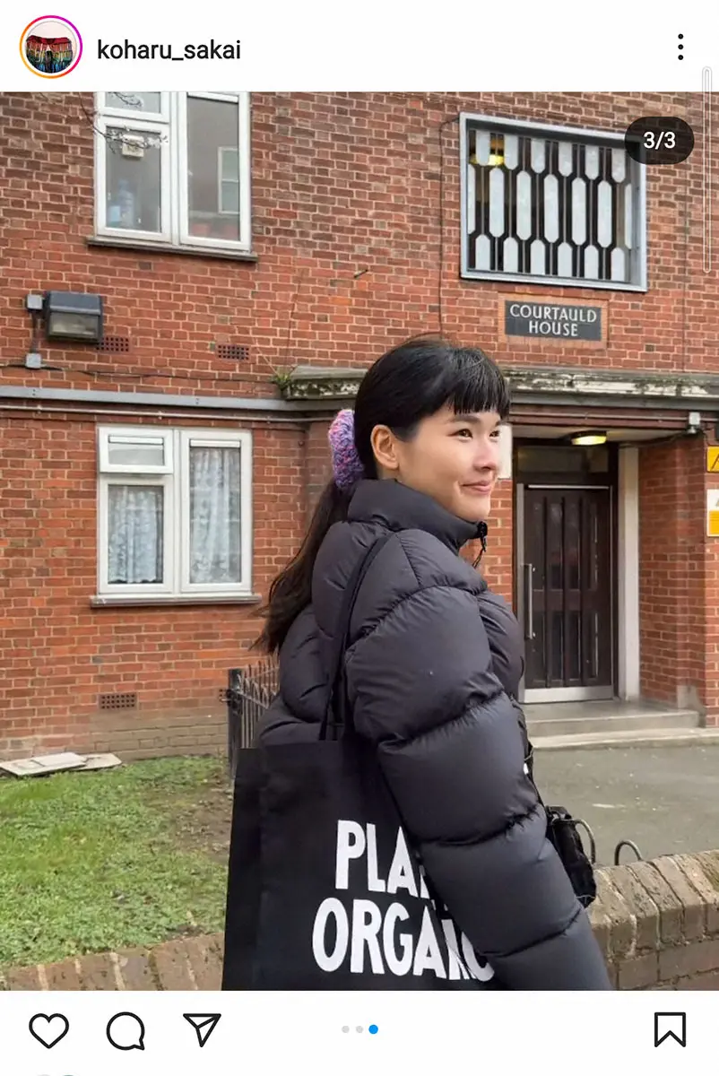 【画像・写真】堺小春　英国でのショット披露　堺正章と岡田美里の次女　フォロワーからは「お母様にそっくり」の声