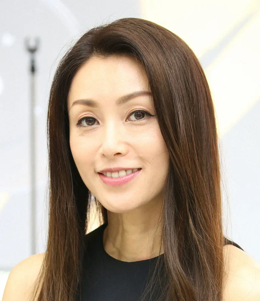 【画像・写真】酒井法子、神田うのとのドレス2ショットにネット反響「内面から滲み出る美しさ」「綺麗すぎます」