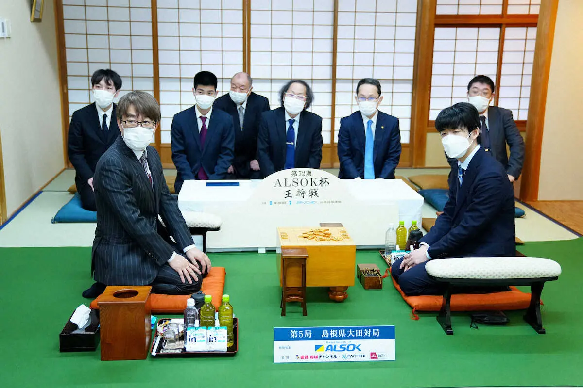 【画像・写真】王手はどちらに…「世紀の対決」王将戦あす第5局　藤井王将も羽生九段もらしさあふれた対局場検分