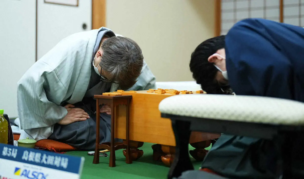 【画像・写真】【王将戦第5局】羽生九段　妙手3三桂も「正確に読み切れなかった」悔しカド番2勝3敗