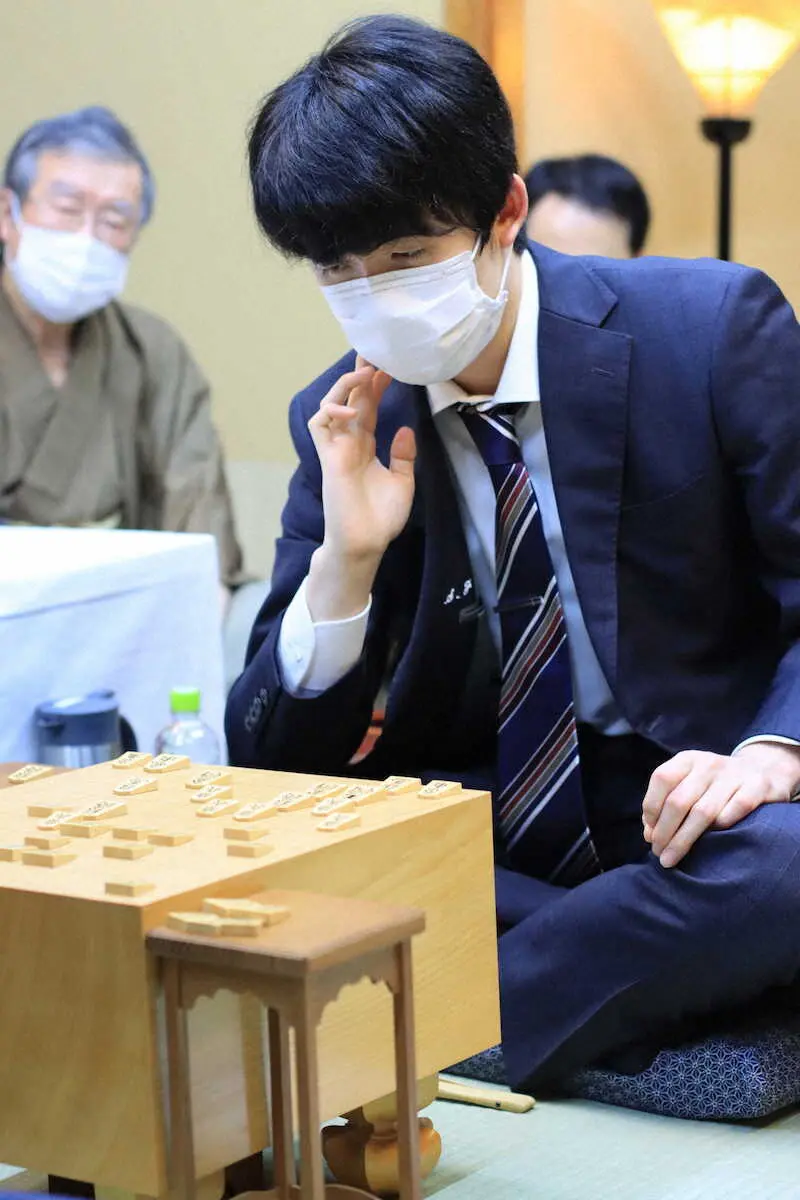【画像・写真】藤井王将　名人挑戦プレーオフ　「しっかり集中して…」8日広瀬八段と対局