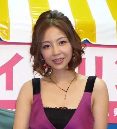 【画像・写真】インリン　長男が小学校卒業　オケージョンコーデに「若くて綺麗なお母さん」「可愛い」の声