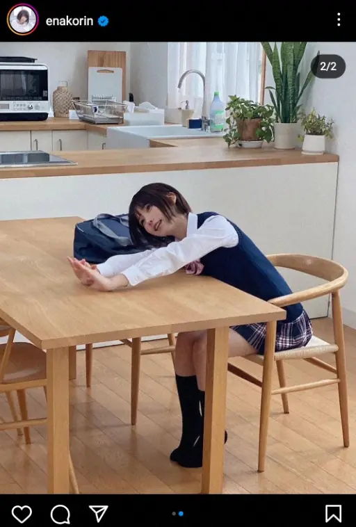 【画像・写真】えなこ　超ミニ制服“ただいま”ショット公開に「やられました」「最高だ」「まだまだJKイケる」