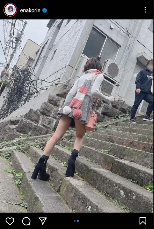 【画像・写真】えなこ　ピンクのミニスカ制服コスプレ姿披露に「たまらん」「ばりばりカワイイ」「サイコーですね」