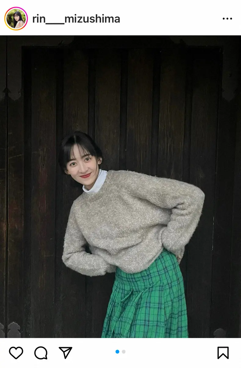 【画像・写真】斉藤由貴の長女・水嶋凜　梅色の口紅のお散歩ショット披露に「お母さんに似て美人」「面影がしっかり」の声