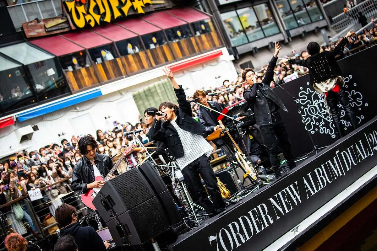 【画像・写真】7ORDER　大阪・道頓堀でサプライズ船上ライブ安井謙太郎「すごくない？雨降ってないよ！」