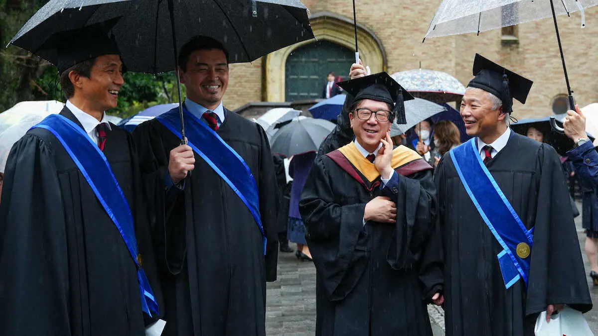 【画像・写真】恵俊彰、早大大学院修了「最高の気分です」　キャスターと並行して論文執筆「楽しかった」