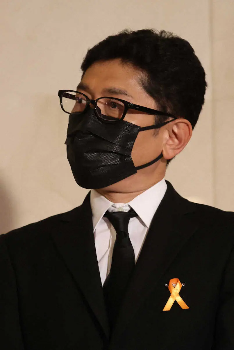 【画像・写真】＜渡辺徹さんお別れの会＞取材に応じる薬丸裕英（撮影・村上　大輔）