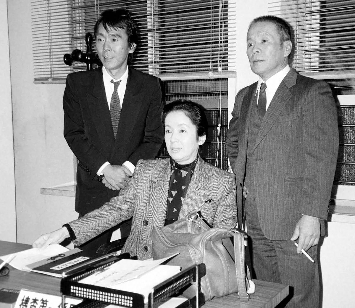 1986年、日本テレビ「太陽にほえろ！」出演発表での（左から）寺尾聰、奈良岡朋子さん、復帰の下川辰平さん
