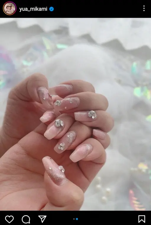 【画像・写真】三上悠亜　“キラキラ・ネイル”披露に「眩しすぎです」「春らしくて凄く素敵」「最強可愛いです」