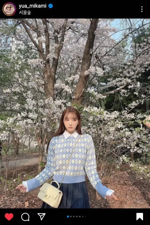 【画像・写真】三上悠亜　“ミニスカ”お花見ショット公開に「春の女神」「めちゃくちゃかわいい」「桜がめちゃ似合う」